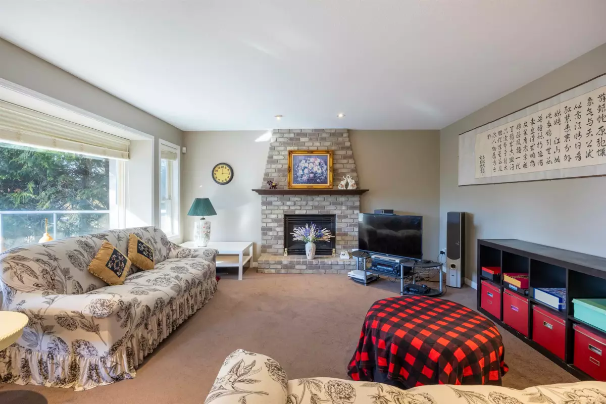 Powder Room Photo of 7881 154 Street, Surrey, BC