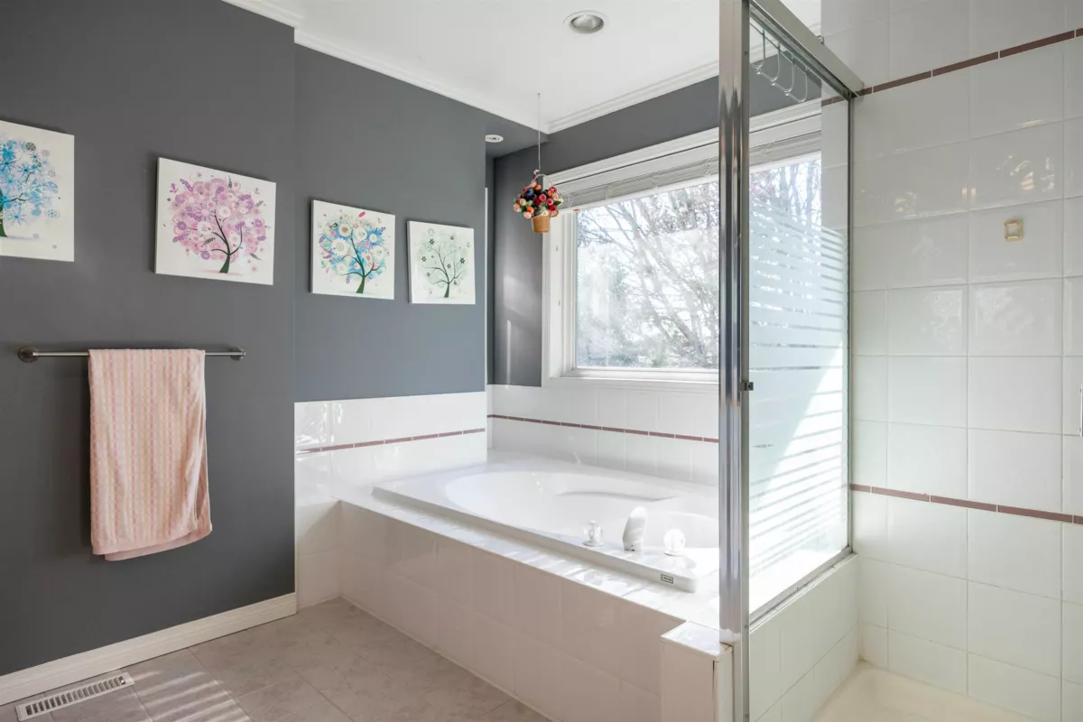 Staircase Photo of 7881 154 Street, Surrey, BC