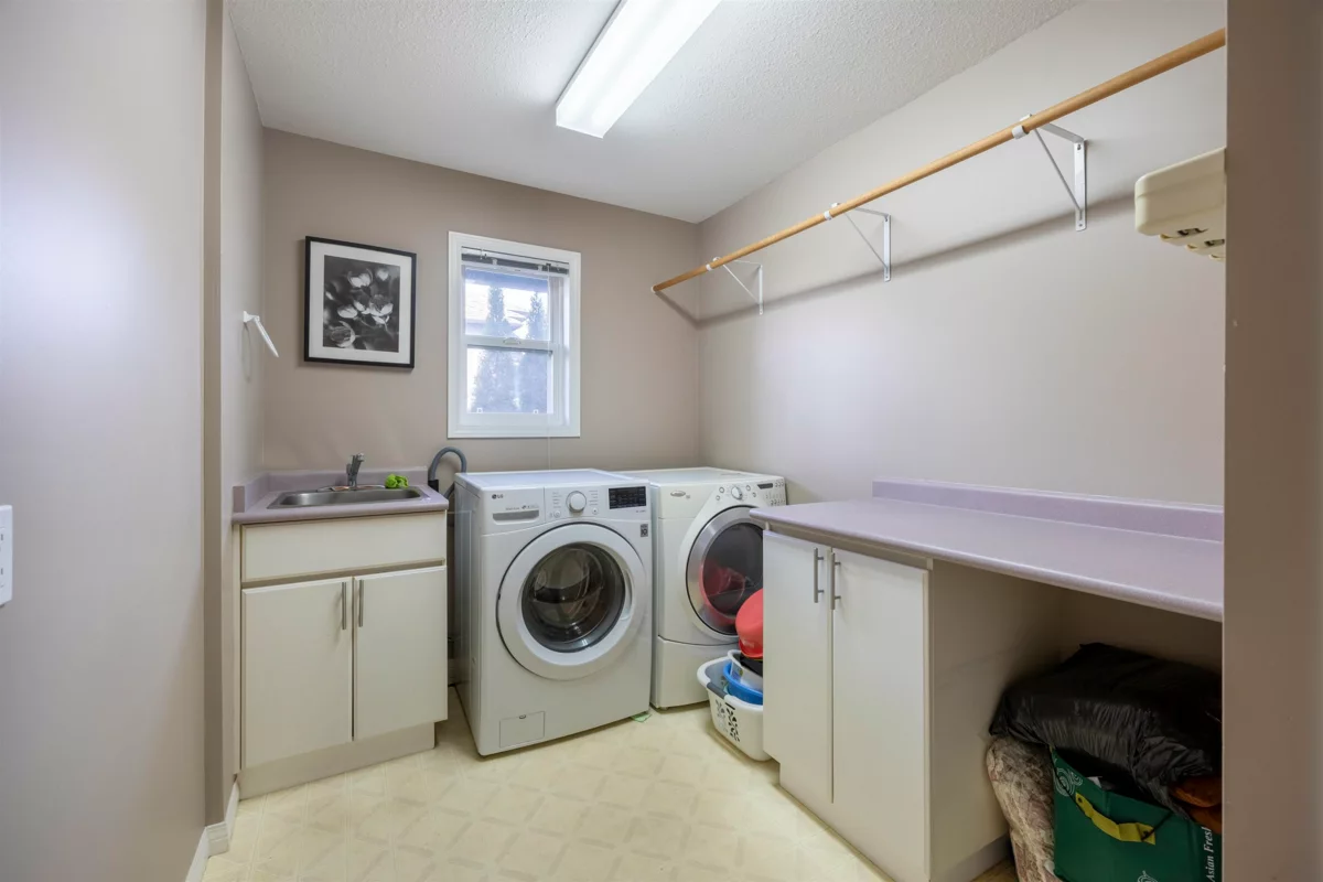 Swimming Pool Photo of 7881 154 Street, Surrey, BC