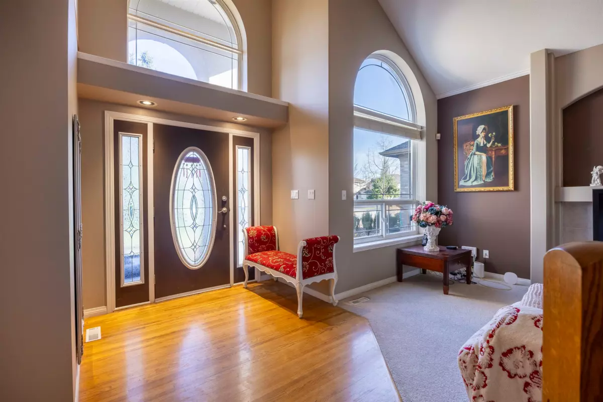 Walk-In Closet Photo of 7881 154 Street, Surrey, BC