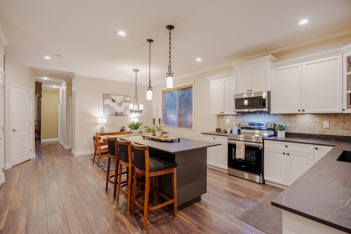 Breakfast Nook Photo of 13250 237a Street, Maple Ridge, BC