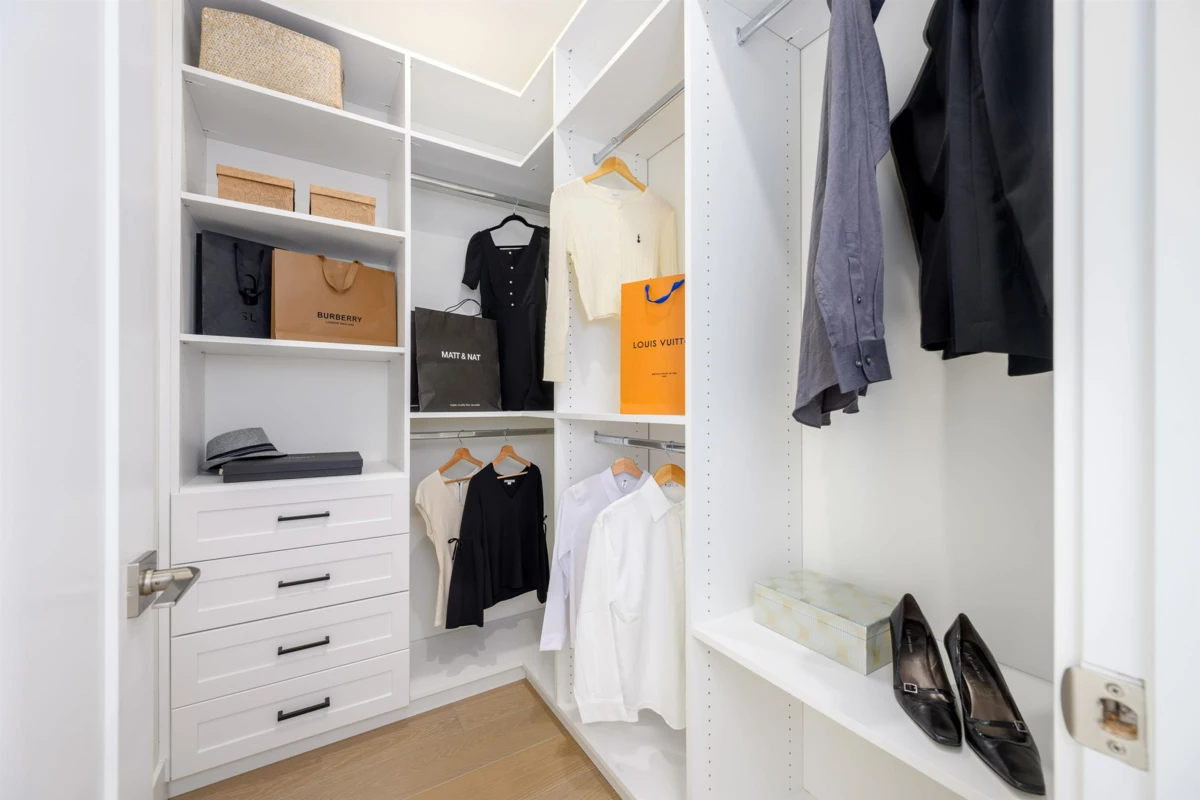 Guest Bathroom Photo of 4 6176 Elgin Avenue, Burnaby, BC