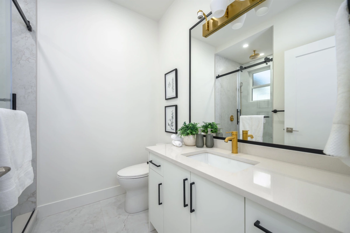 Primary Bathroom Photo of 4 6176 Elgin Avenue, Burnaby, BC