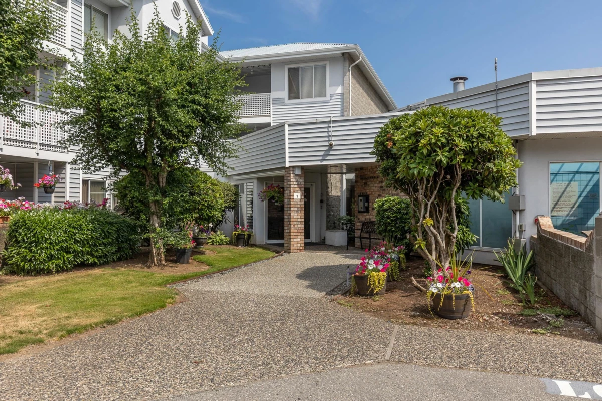Family Room Photo of 307 32823 Landeau Place, Abbotsford, BC