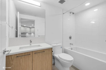 Primary Bathroom Photo of 416 3182 Gladwin Road, Abbotsford, BC