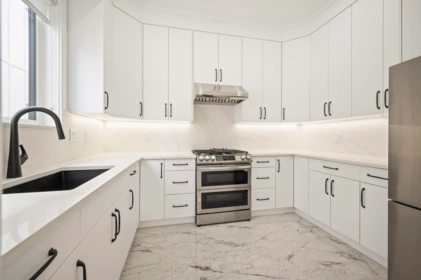 Kitchen Island Photo of 10116 172a Street, Surrey, BC