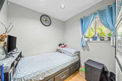 Bedroom 4 Photo of 6071 Sprott Street, Burnaby, BC