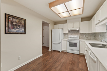 Kitchen Island Photo of 309 19142 122 Avenue, Pitt Meadows, BC