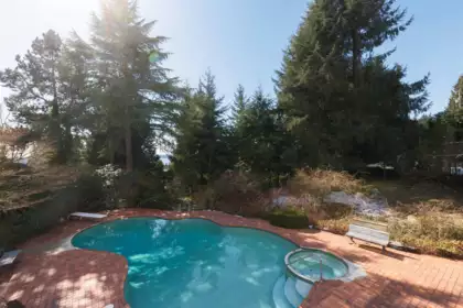 Backyard Photo of 860 Fairmile Road, West Vancouver, BC
