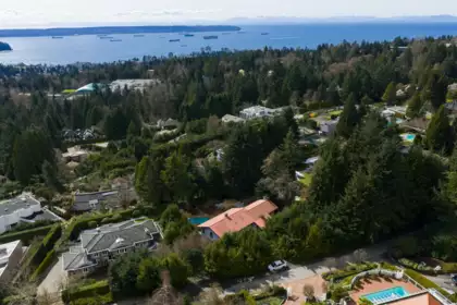 Community Amenities Photo (Clubhouse) of 860 Fairmile Road, West Vancouver, BC