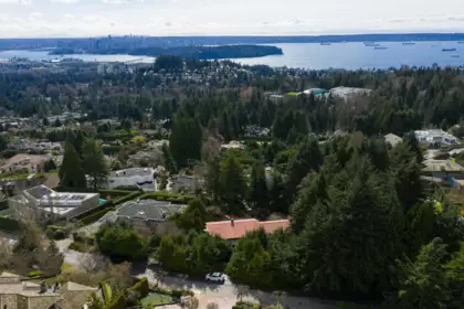 Fitness Center Photo Near 860 Fairmile Road, West Vancouver, BC
