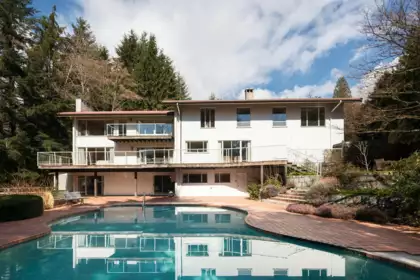 Hot Tub / Spa Photo of 860 Fairmile Road, West Vancouver, BC