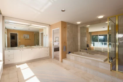 Powder Room Photo of 860 Fairmile Road, West Vancouver, BC