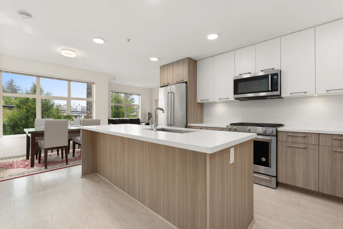 Family Room Photo of 205 14022 North Bluff Road, White Rock, BC