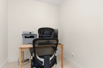 Office / Den Photo of 205 14022 North Bluff Road, White Rock, BC
