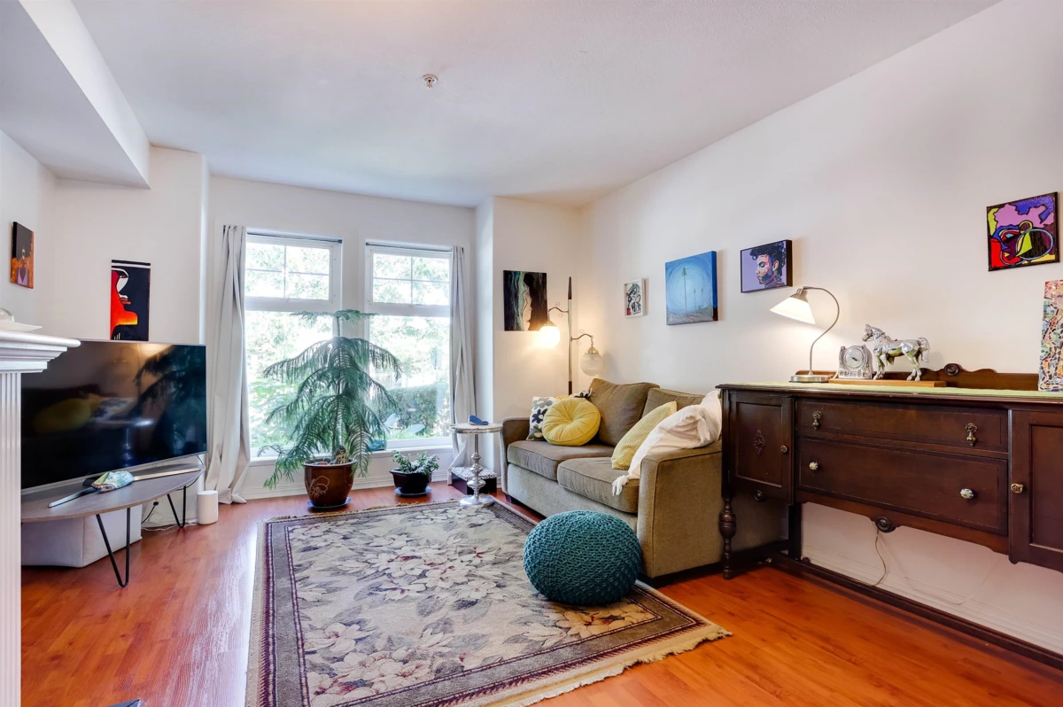 Dining Area Photo of 1 15432 16a Avenue, Surrey, BC