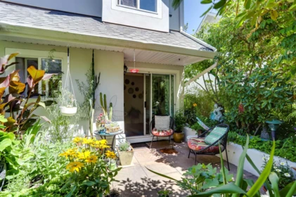 Hallway Photo of 1 15432 16a Avenue, Surrey, BC