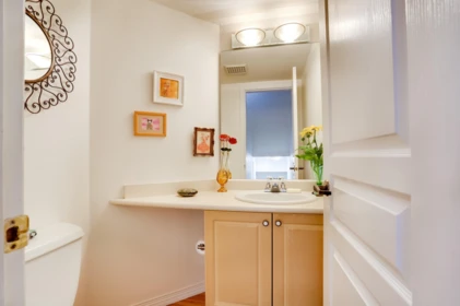 Kitchen Island Photo of 1 15432 16a Avenue, Surrey, BC