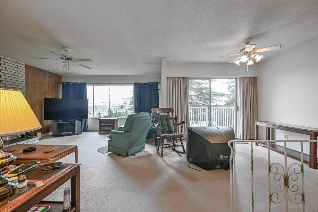 Living Room Photo of 5527 148 Street, Surrey, BC