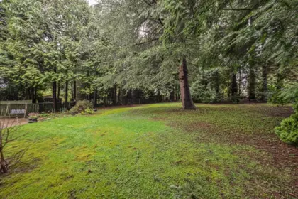 Garden / Landscaping Photo of 5527 148 Street, Surrey, BC
