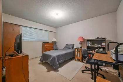 Hallway Photo of 5527 148 Street, Surrey, BC