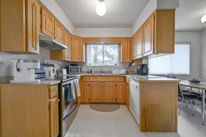 Kitchen Island Photo of 5527 148 Street, Surrey, BC