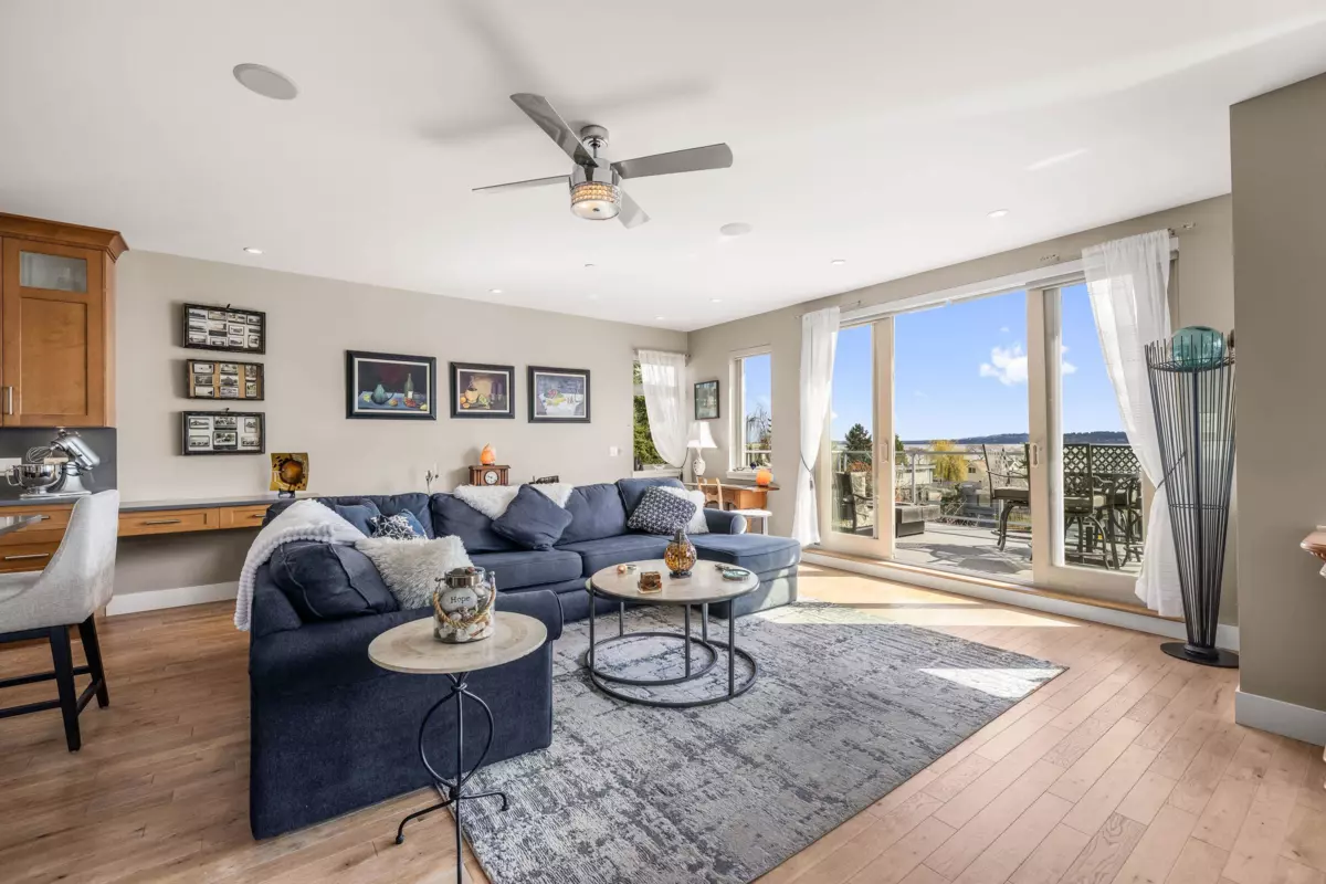 Family Room Photo of 14738 Mcdonald Avenue, White Rock, BC
