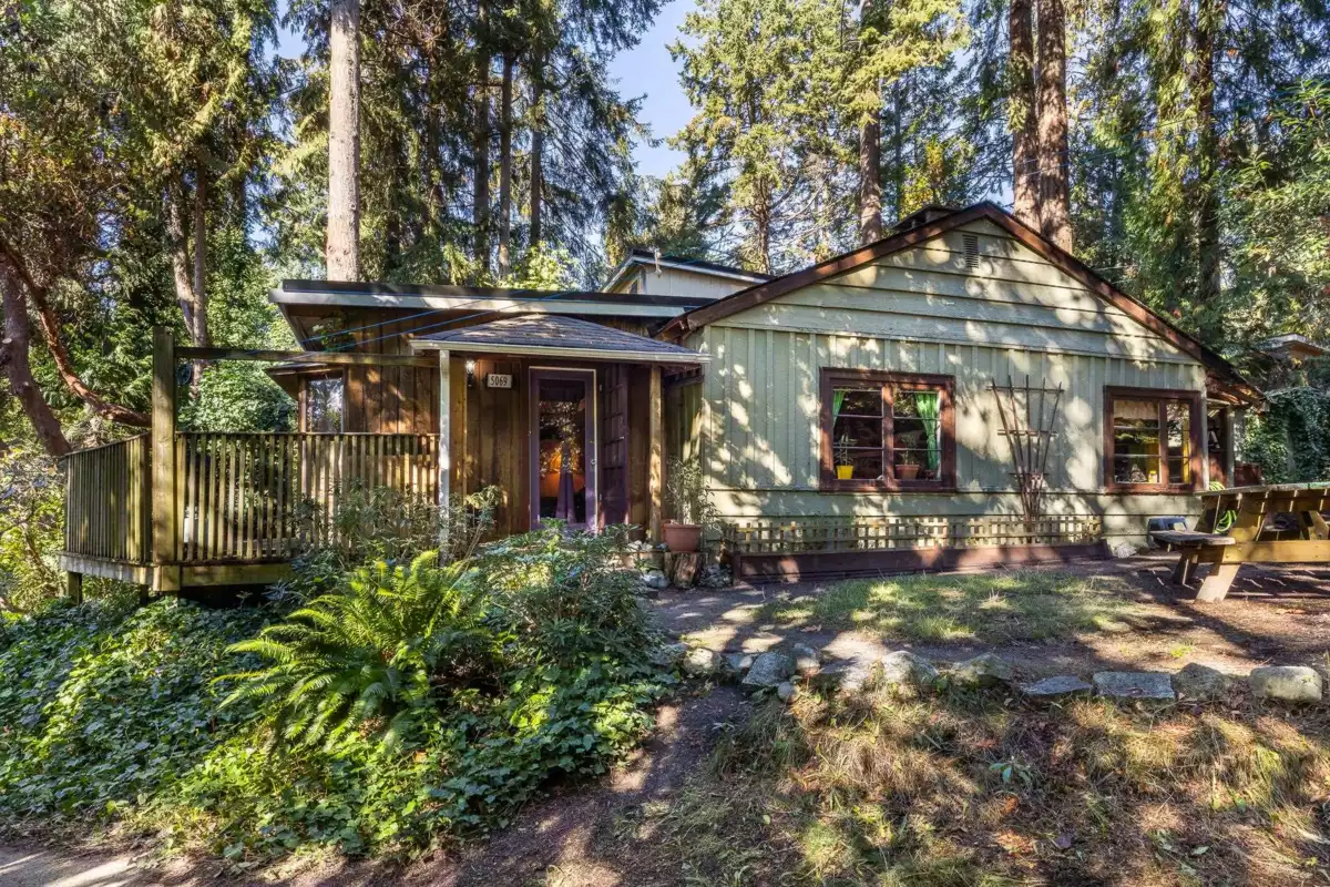 Living Room Photo of 5069 Sunshine Coast Highway, Sechelt, BC