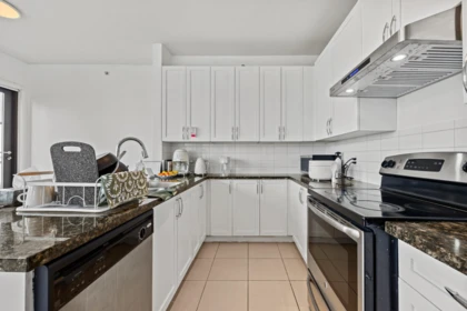 1802 6823 Station Hill Drive, Burnaby, BC, Burnaby — Apartment/Condo for sale