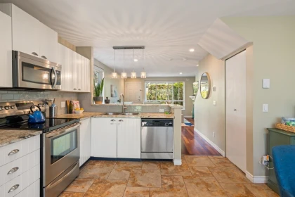 Kitchen Island Photo of 7350 Hawthorne Terrace, Burnaby, BC