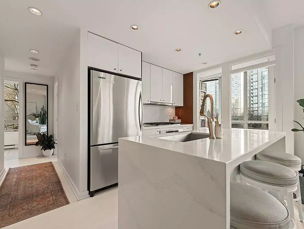 Family Room Photo of 601 1005 Beach Avenue, Vancouver, BC