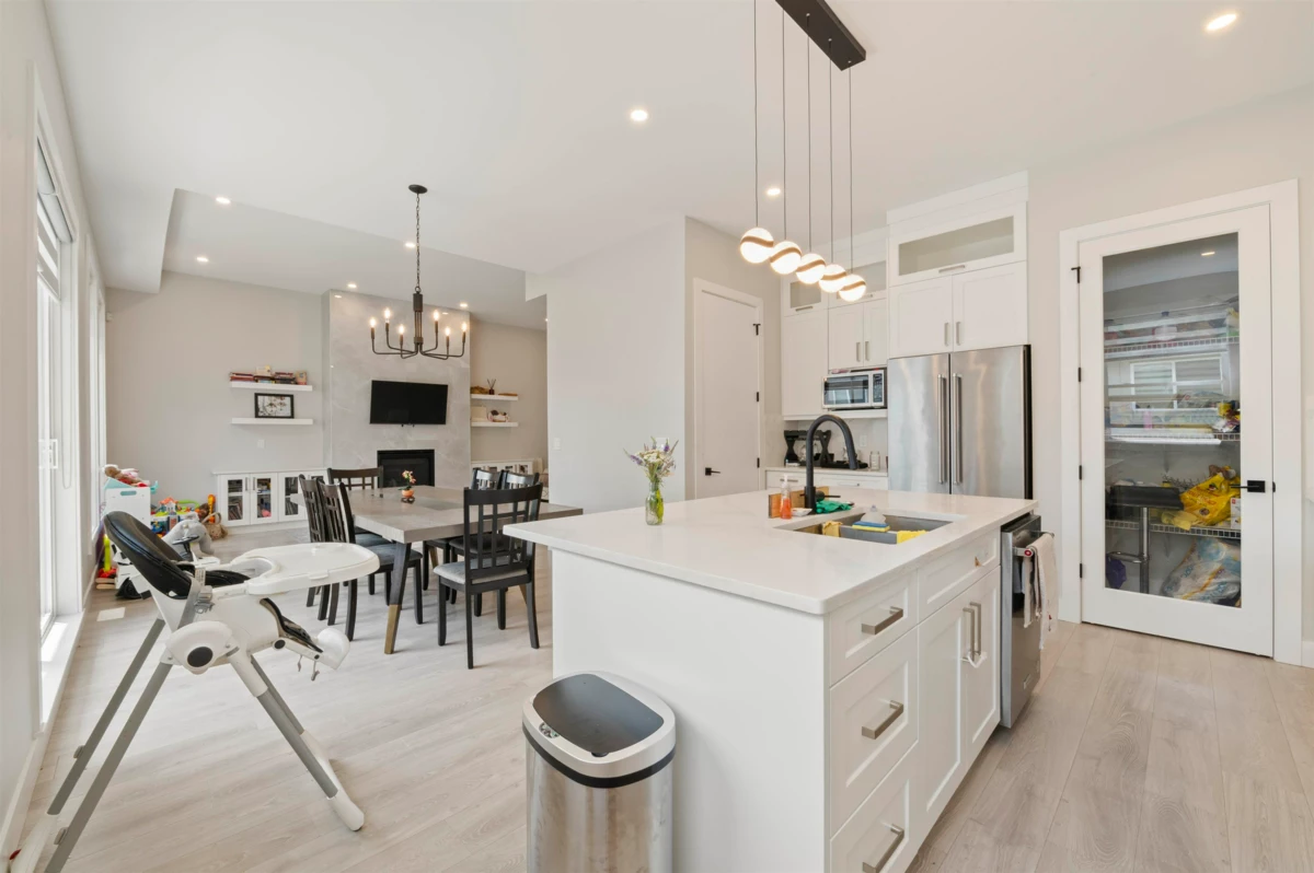 Living Room Photo of 36 4127 Old Clayburn Road, Abbotsford, BC
