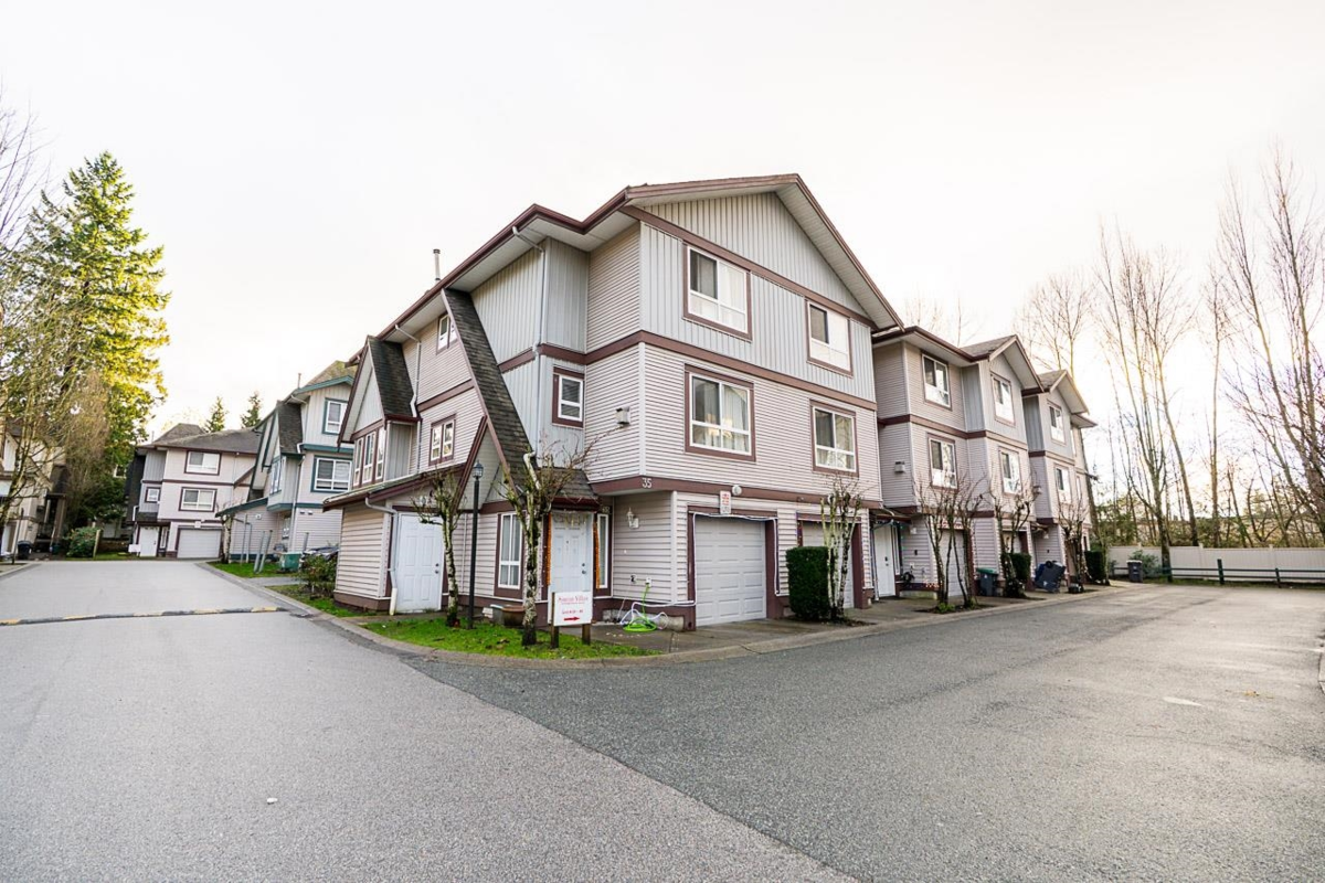 Living Room Photo of 35 12730 66 Avenue, Surrey, BC