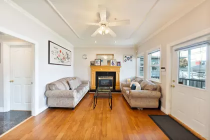 Breakfast Nook Photo of 1437 E 58th Avenue, Vancouver, BC