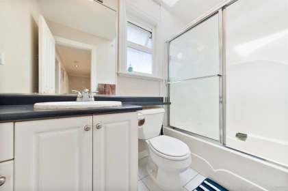 Entry Foyer Photo of 1437 E 58th Avenue, Vancouver, BC