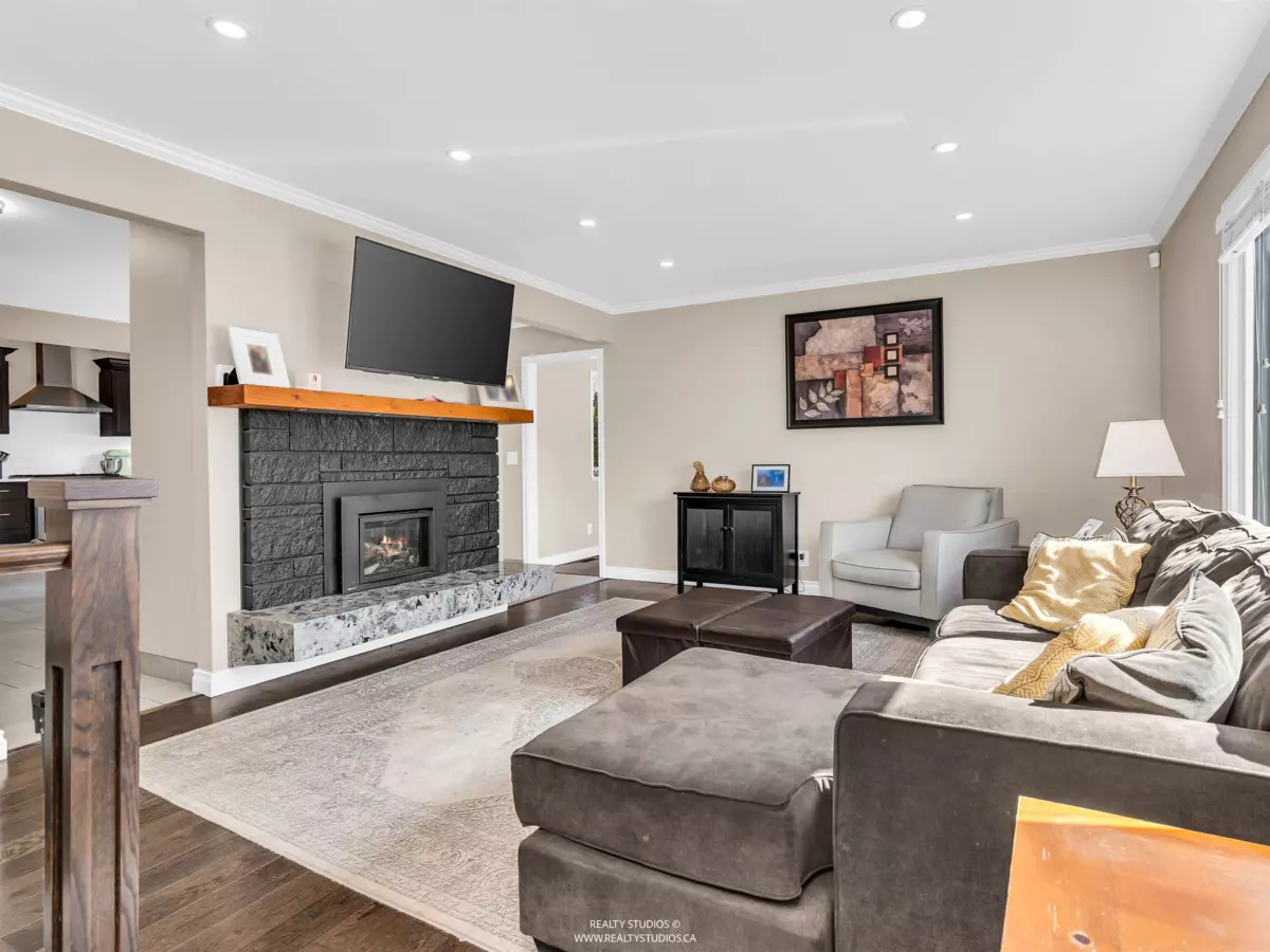 Family Room Photo of 1975 Routley Avenue, Port Coquitlam, BC