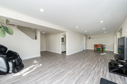Hallway Photo of 3416 Galloway Avenue, Coquitlam, BC