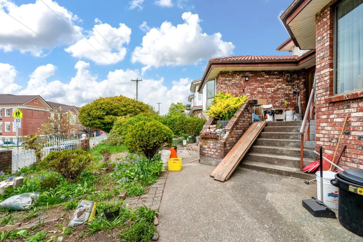 Family Room Photo of 4338 Ontario Street, Vancouver, BC