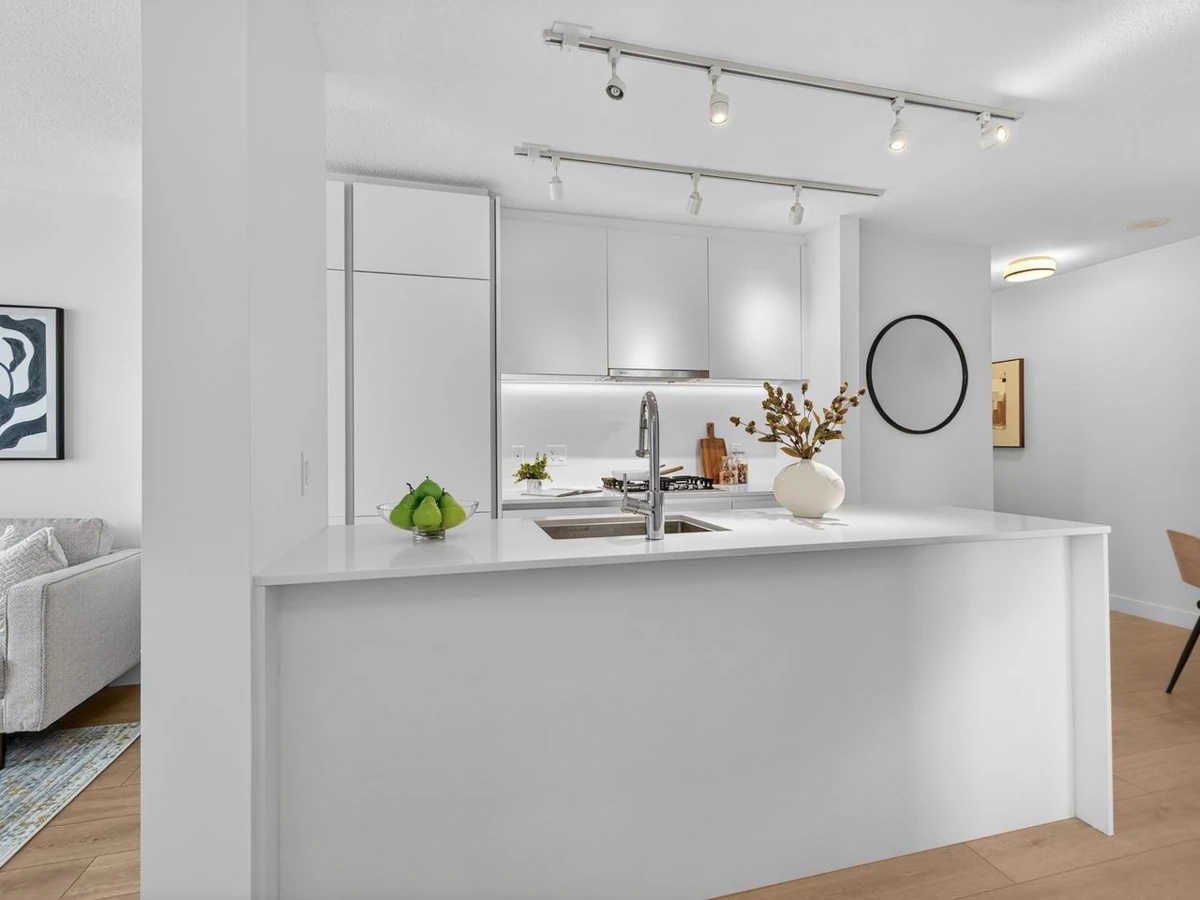 Living Room Photo of 905 988 Quayside Drive, New Westminster, BC