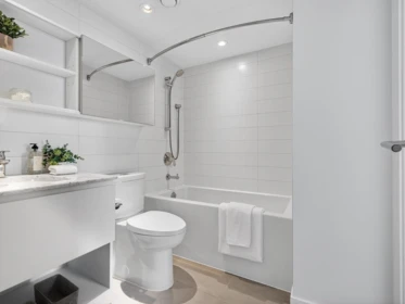 Primary Bathroom Photo of 905 988 Quayside Drive, New Westminster, BC
