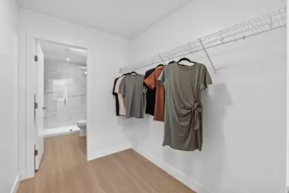 Primary Bathroom Photo of 503 33820 South Fraser Way, Abbotsford, BC