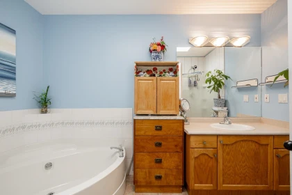 Guest Bathroom Photo of 301 19128 Ford Road, Pitt Meadows, BC