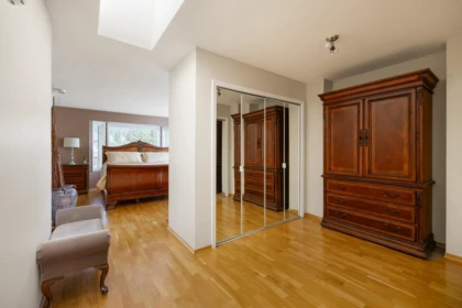 Hallway Photo of 631 E 17th Street, North Vancouver, BC