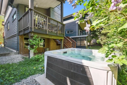 21 40137 Government Road, Squamish, BC, Squamish — Single Family Residence for sale