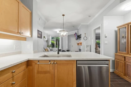 Kitchen Island Photo of 125 600 Park Crescent, New Westminster, BC