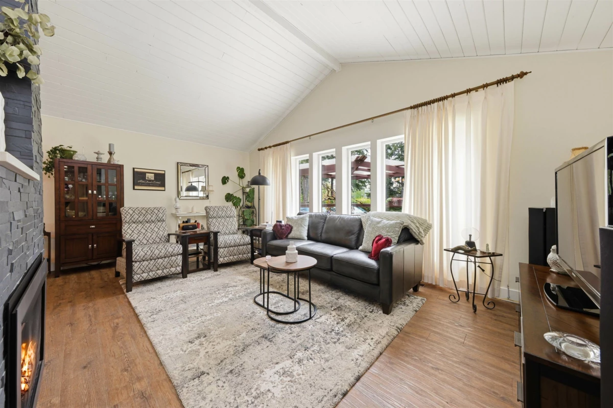 Living Room Photo of 23541 24 Avenue, Langley, BC