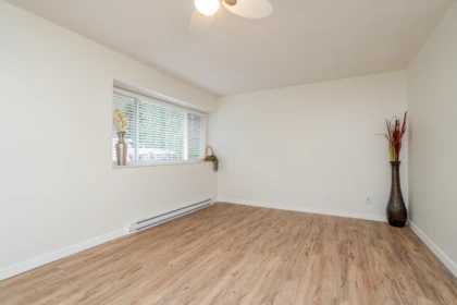 Guest Bathroom Photo of 34843 Laburnum Avenue, Abbotsford, BC