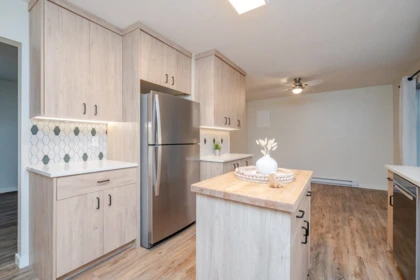 Kitchen Island Photo of 34843 Laburnum Avenue, Abbotsford, BC