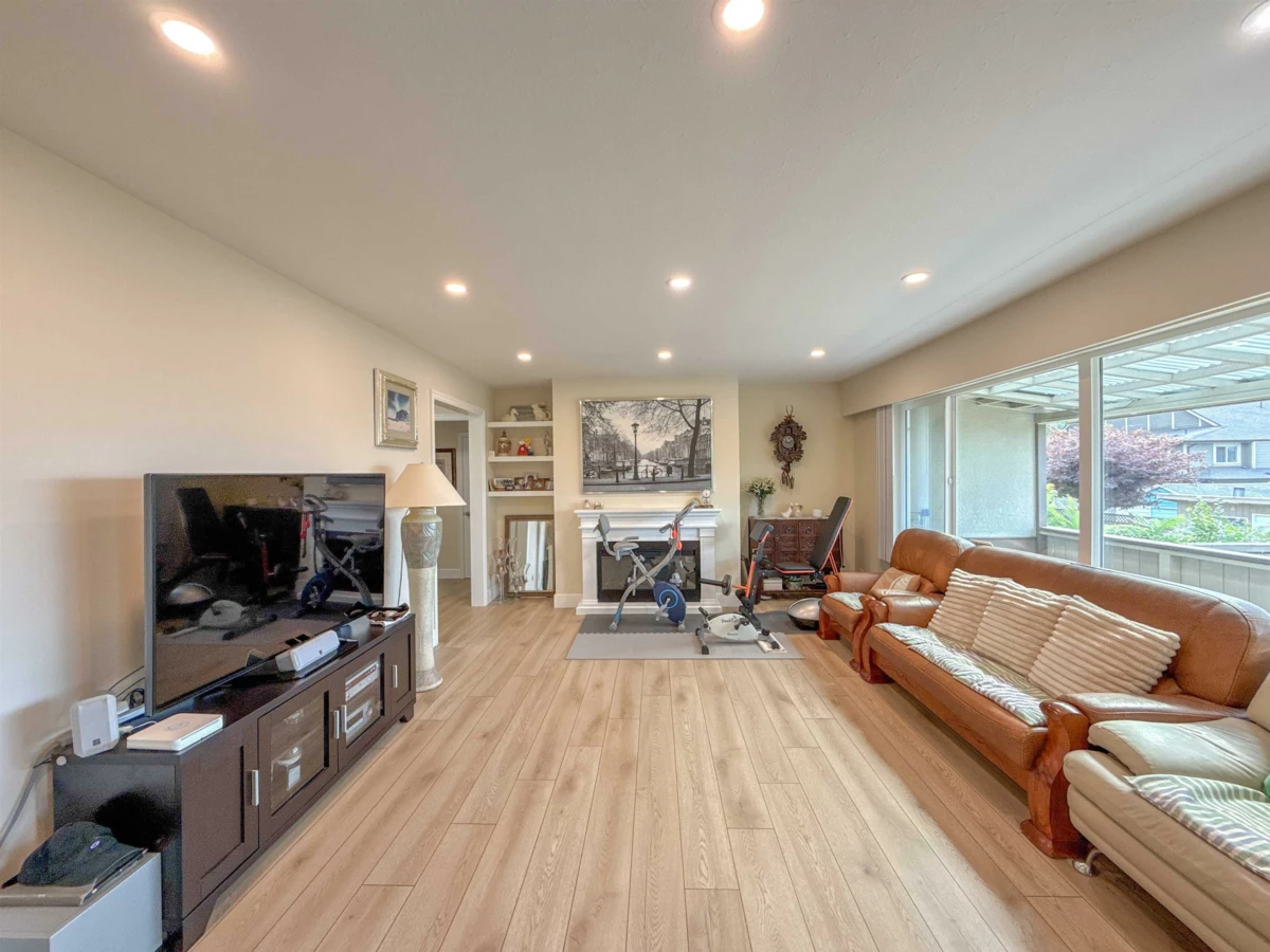 Dining Area Photo of 652 Shaw Avenue, Coquitlam, BC