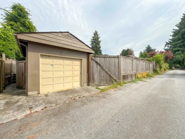 Garden / Landscaping Photo of 652 Shaw Avenue, Coquitlam, BC